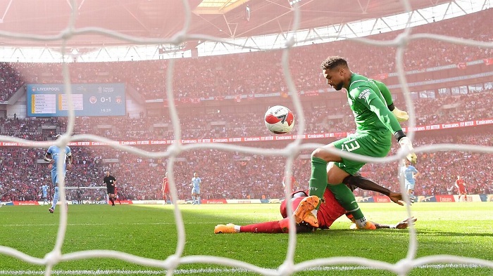 Zack Steffen mắc sai lầm